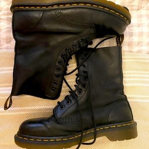 Dr. Martens boots in size 8L women